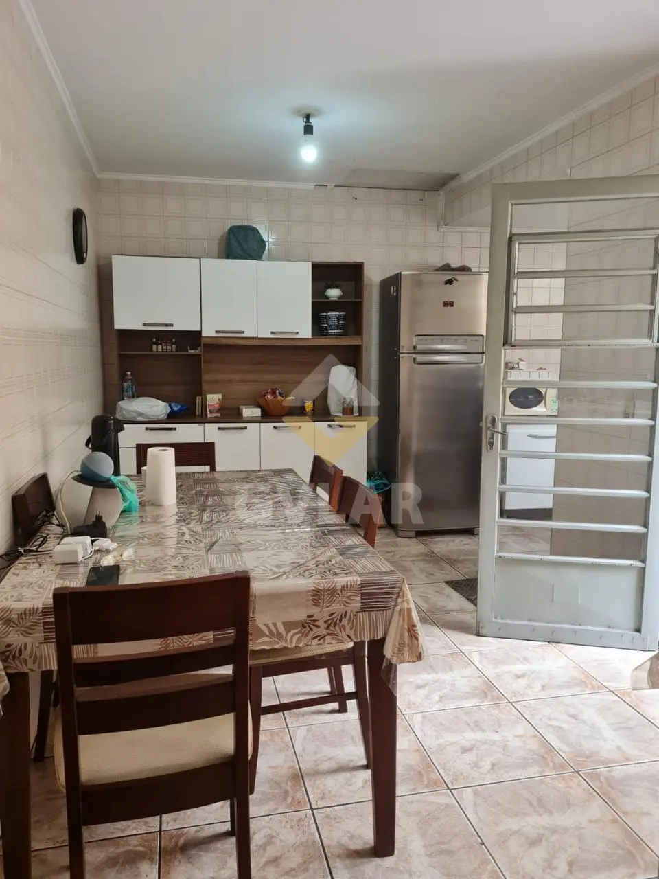 OPORTUNIDADE - CASA AMPLA EM ÓTIMA LOCALIZAÇÃO.